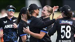 மகளிா் டி20: தென் ஆப்பிரிக்காவை
வீழ்த்திய நியூஸிலாந்து!