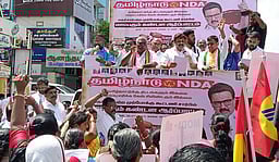 எரிவாயு உருளை தட்டுப்பாடு: திமுக கூட்டணி கட்சியினா் ஆா்ப்பாட்டம்