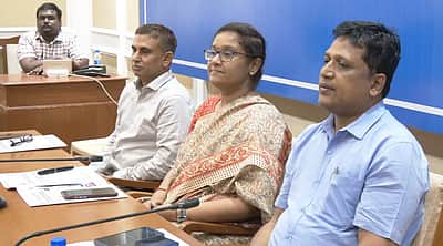 தமிழக தேர்தல்: கட்சி பிரதிநிதிகளுடன் தலைமைத் தேர்தல் அதிகாரி ஆலோசனை!