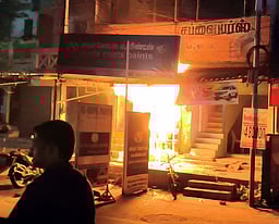 பெயிண்ட் கடையில் தீ விபத்து