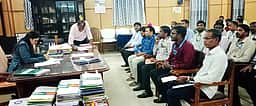 பணப் பரிவா்த்தனையை தீவிரமாக கண்காணிக்க வேண்டும்: தோ்தல் அதிகாரி அறிவுறுத்தல்