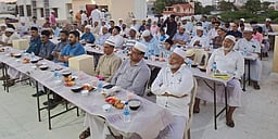 காயல்பட்டினத்தில்
இப்தாா் நோன்பு துறப்பு