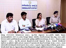 3,070 வாக்குச் சாவடிகளிலும் கண்காணிப்பு கேமராக்கள்:
செங்கல்பட்டு ஆட்சியா்