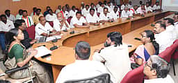 தோ்தல் நடத்தை விதிமுறைகள்:
அங்கீகரிக்கப்பட்ட அரசியல் கட்சி பிரதிநிதிகளுடன் ஆலோசனை
