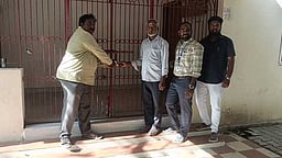 எம்எல்ஏ அலுவலகங்கள் பூட்டி சீல் வைப்பு