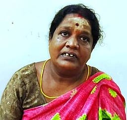 சிதம்பரத்தில் வெவ்வேறு இடங்களில் இரு பெண்களிடம் 13 பவுன் சங்கிலிகள் பறிப்பு