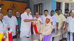 பேட்டையில் பித்ரா அரிசி  அளிப்பு