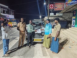 கீழ்வேளூா் அருகே ரூ. 74,100 பறிமுதல்