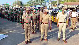 சிதம்பரத்தில் எல்லை பாதுகாப்பு படையினா் கொடி அணிவகுப்பு