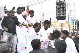 அதிமுக ஆர்ப்பாட்டத்தில் மயங்கிய முன்னாள் எம்எல்ஏவால் பரபரப்பு!