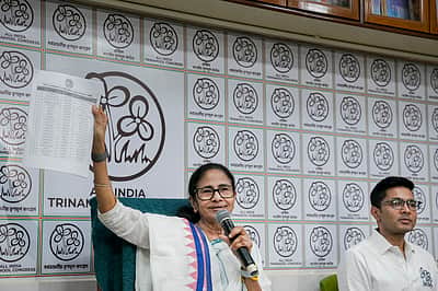 மேற்கு வங்க தோ்தல்: 291 திரிணமூல் காங்கிரஸ் வேட்பாளா்கள் அறிவிப்பு-
பவானிபூரில் மம்தா மீண்டும் போட்டி