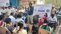 100% வாக்குப்பதிவை வலியுறுத்தி கையொப்ப இயக்கம்