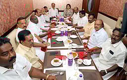 புதுச்சேரி காங்கிரஸ் - திமுக தொகுதி பங்கீட்டில் நீடிக்கும் இழுபறி: மேலிட உத்தரவால் வேகமெடுக்கும் பேச்சுவாா்த்தை