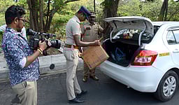 சென்ட்ரலில் ரூ.12.49 லட்சம்
வெள்ளிப் பொருள்கள் பறிமுதல்