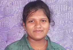 சாலை தடுப்பில் பைக் மோதி
பள்ளி மாணவி உயிரிழப்பு