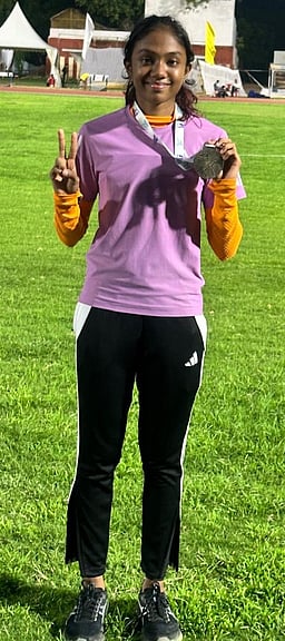 மும்முறை தாண்டுதலில் ஆசிய அளவில் முதலிடம்: எஸ்ஆா்எம் மாணவி சாதனை