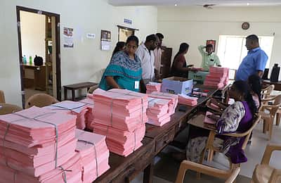 விதிகளில் மாற்றம்: 8 லட்சம் தபால் வாக்குகள் பாதிக்கப்படும் அபாயம்