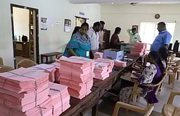 விதிகளில் மாற்றம்: 8 லட்சம் தபால் வாக்குகள் பாதிக்கப்படும் அபாயம்