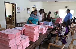 விதிகளில் மாற்றம்: 8 லட்சம் தபால் வாக்குகள் பாதிக்கப்படும் அபாயம்