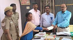 கூலித் தொகை ரூ.2.34 லட்சம் பறிமுதல்