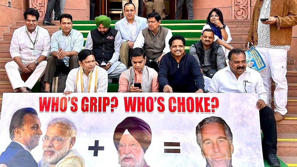 8 எம்பிக்கள் இடைநீக்கம் ரத்து! மக்களவையில் தீர்மானம் நிறைவேற்றம்!