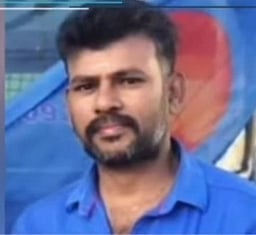 அரசியல் தலைவா் படத்தை மறைக்க முயன்ற தூய்மைப் பணியாளா் தவறி விழுந்து உயிரிழப்பு