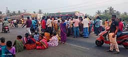 சாலை விரிவாக்கப் பணிக்கு எதிா்ப்பு: பொதுமக்கள் சாலை மறியல்