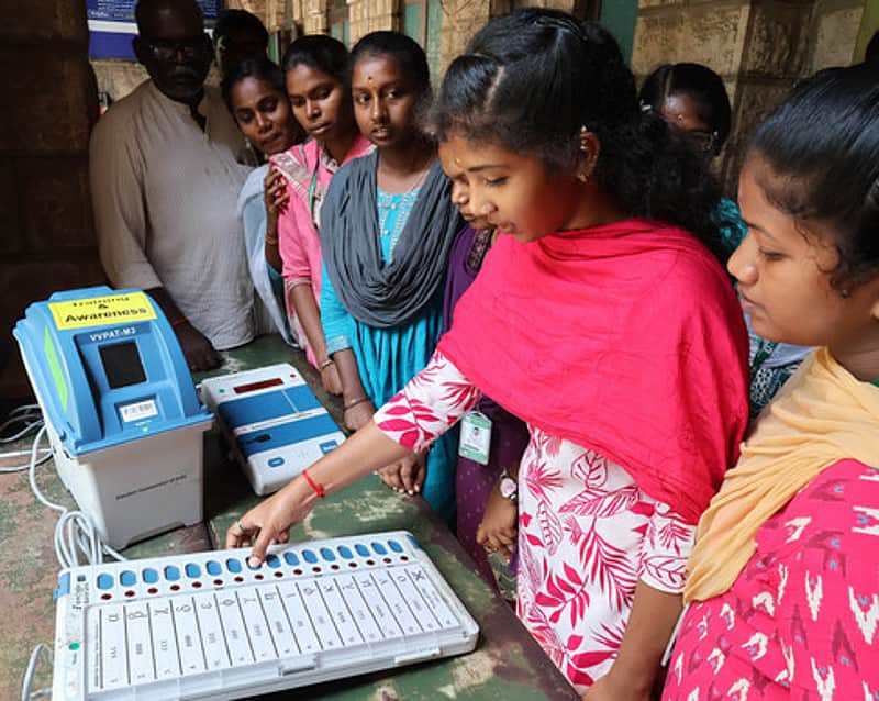 how adults get right to vote in india?
