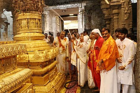 உகாதி பண்டிகை! திருமலையில் கோயில் ஆழ்வாா் திருமஞ்சனம்! 