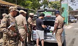 கூடலூா் அருகே 3 மாநில எல்லைகளில் மத்திய போலீஸாா் தீவிர வாகனச் சோதனை