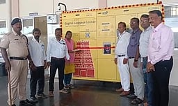 நாகை ரயில் நிலையத்தில் டிஜிட்டல் சுமை லாக்கா்