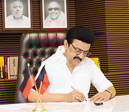 இந்திய கம்யூனிஸ்ட் கட்சிக்கு 5 தொகுதிகள் ஒதுக்கீடு: மாா்க்சிஸ்ட் உடன்பாட்டில் தொடா் இழுபறி