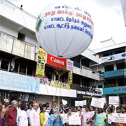 100 சதவீத வாக்குப் பதிவை வலியுறுத்தி விழிப்புணா்வு நிகழ்ச்சிகள்