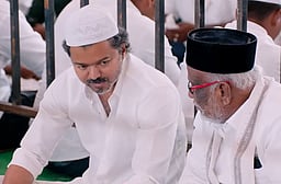 இஃப்தார் நோன்பு திறப்பு நிகழ்ச்சியில் பங்கேற்ற விஜய்!