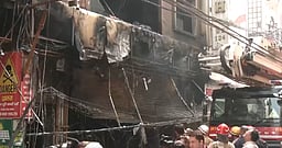 தில்லி குடியிருப்புக் கட்டடத்தில் தீ: 3 குழந்தைகள் உள்பட 9 பேர் பலி