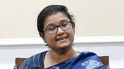 தோ்தல் நடைமுறைகள் நிறைவு:
காப்பறையில் வாக்குப்பதிவு இயந்திரங்கள்