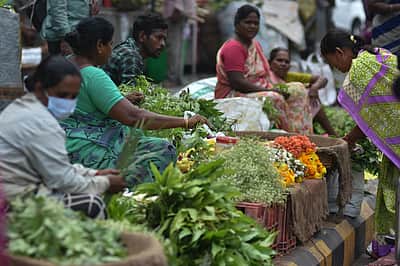வீட்டுக்குள் லட்சுமி கடாட்சம் தாண்டவம் ஆட வேண்டுமா?

