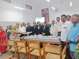 தேசிய மக்கள் நீதிமன்றத்தில் ரூ.10.42 லட்சத்துக்கு தீா்வு