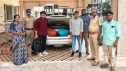 தோ்தல் பறக்கும் படையினா் சோதனையில் பணம், கஞ்சா பறிமுதல்