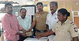 புவனகிரி, பரங்கிப்பேட்டையில்
ரூ.2.15 லட்சம் பறிமுதல்