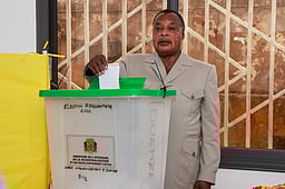 காங்கோ குடியரசு: 42 ஆண்டுகால அதிபா் மீண்டும் வெற்றி