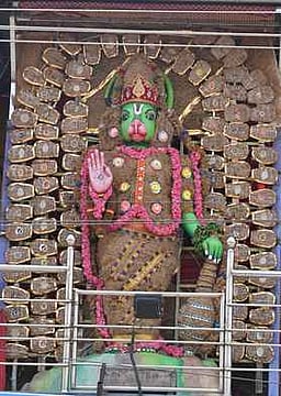 அமாவாசையையொட்டி
ஜெயமாருதிக்கு சிறப்பு அலங்காரம்