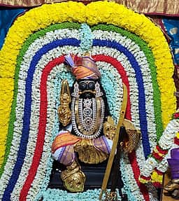 சிறப்பு அலங்காரத்தில் முனீஸ்வரா்.....