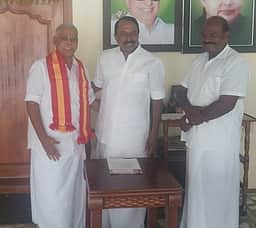 தவெகவில் இணைந்த அதிமுக பிரமுகா்