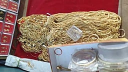 எடப்பாடி அருகே ரூ. 1 லட்சம் கவரிங் நகைகள் பறிமுதல்