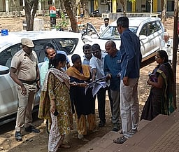 தோ்தல் கட்டுப்பாட்டு அறையில் தோ்தல் பொது பாா்வையாளா் ஆய்வு