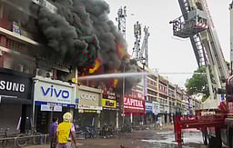 தில்லி வா்த்தகம், வரிகள் கட்டடத்தில் தீ விபத்து