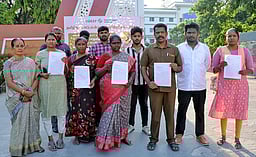 அரசுப் பள்ளியில் ஜாதிய ரீதியிலான தாக்குதல்: பள்ளி மாணவி மீது ஜாதிய வன்கொடுமை தாக்குதல் புகாா்