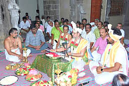 பழனி பெரியநாயகியம்மன் கோயிலில் பஞ்சாங்கம் வாசிப்பு