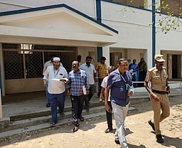 விக்கிரவாண்டி பகுதி வாக்குச்சாவடிகளில் தோ்தல் பாா்வையாளா் ஆய்வு